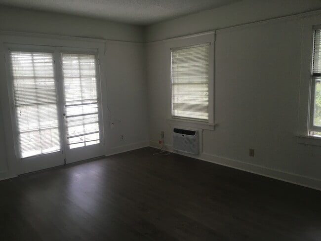 1502 Huntington Dr, Unit .5 in Alhambra, CA - Foto de edificio - Building Photo