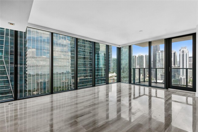 1451 Brickell Ave, Unit 2406 in Miami, FL - Foto de edificio - Building Photo