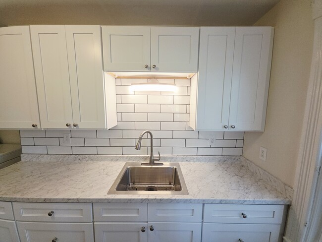 9 Gardner Pl, Unit 1R in Leominster, MA - Building Photo - Building Photo