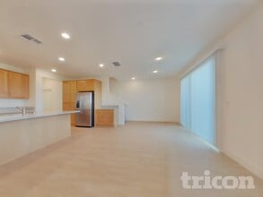 8205 Perla Wy in Sacramento, CA - Building Photo - Building Photo