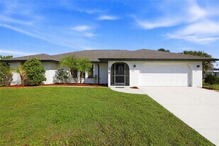 176 N Waterway Dr NW in Port Charlotte, FL - Building Photo