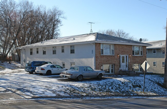 940-950 39th Ave NE in Columbia Heights, MN - Foto de edificio - Building Photo