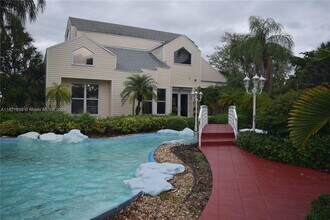 3413 NW 44th St in Lauderdale Lakes, FL - Building Photo - Building Photo