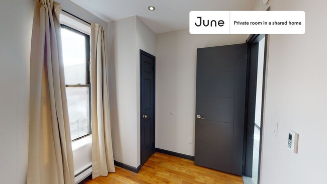 Private bedroom in 3 bed/1 bath Home in New York, NY - Building Photo - Building Photo