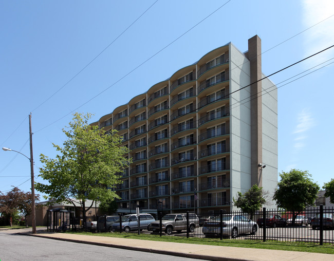 Gutknecht Tower in Youngstown, OH - Building Photo - Building Photo