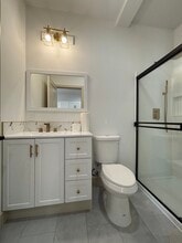 2037 St Salazar Cir in Modesto, CA - Foto de edificio - Building Photo