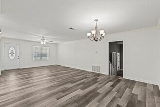 1132 18th Ave N in Texas City, TX - Building Photo - Building Photo