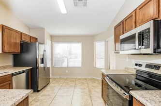 9902 W Trumbull Rd in Tolleson, AZ - Building Photo - Building Photo