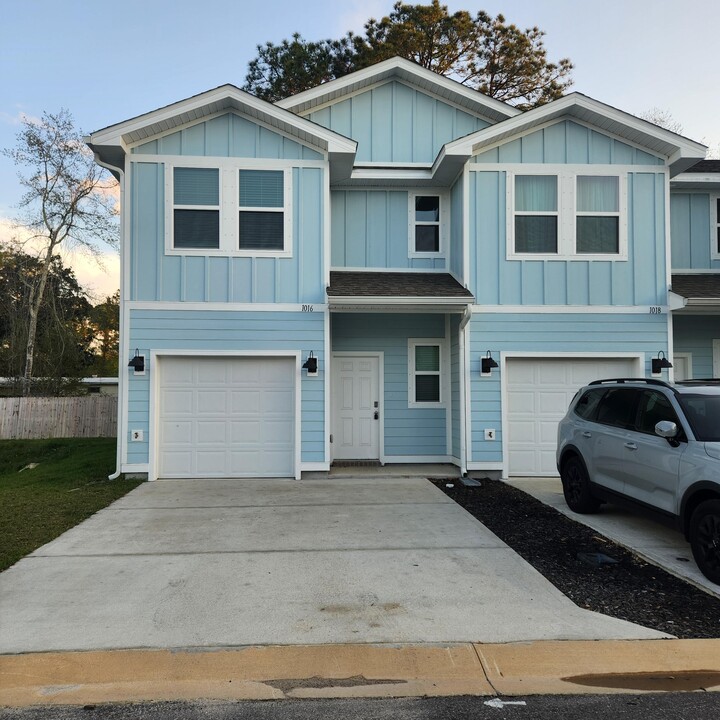 1016 McLaren Cir in Fort Walton Beach, FL - Building Photo