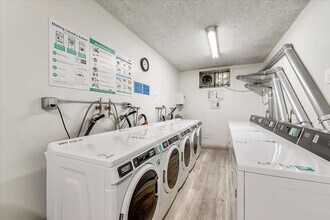 1735 N Fuller Ave, Unit 221 in Los Angeles, CA - Building Photo - Building Photo
