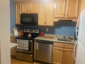 30 Stony Brook Dr in Glastonbury, CT - Building Photo - Building Photo