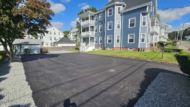 70 Weston St in Brockton, MA - Foto de edificio - Building Photo