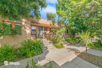 2548-2562 El Molino Ave in Altadena, CA - Foto de edificio - Building Photo