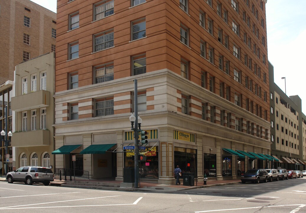900 Gravier St in New Orleans, LA - Building Photo