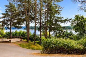 3930 E Lake Sammamish Pkwy NE in Sammamish, WA - Building Photo - Building Photo