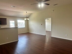 140 Calcite Ln in Jarrell, TX - Building Photo - Building Photo