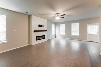 25542 Valverdant Ct in Porter, TX - Building Photo - Building Photo