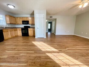 6800 Crawford Crossing Pl in Louisville, KY - Building Photo - Building Photo