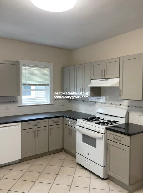 51 Parker St, Unit 3 in Watertown, MA - Building Photo - Building Photo