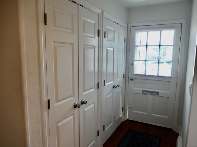 245 Unquowa Rd in Fairfield, CT - Building Photo - Building Photo