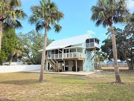 11307 Coral Ct W in Crystal River, FL - Building Photo