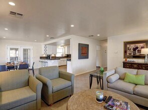 3195 E Via Escuela in Palm Springs, CA - Building Photo - Building Photo
