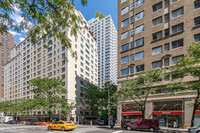 211 East 70th Street in New York, NY - Foto de edificio - Building Photo