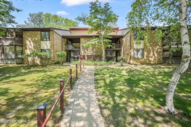 120 Amberly Dr in Englishtown, NJ - Building Photo - Building Photo