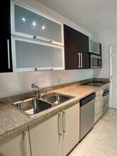 500 NE 29th St, Unit 703 in Miami, FL - Foto de edificio - Building Photo