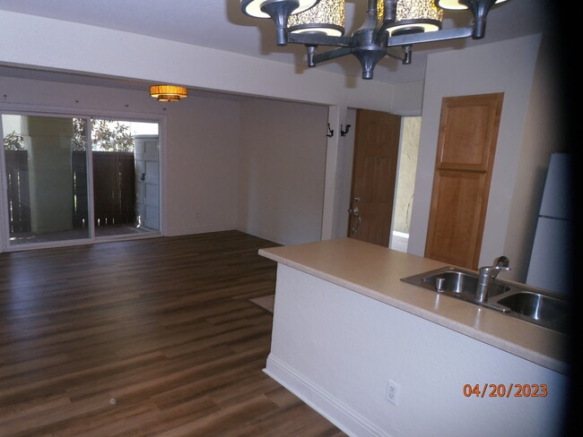 2881 Huntington Blvd, Unit 123 in Fresno, CA - Building Photo - Building Photo