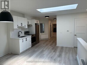 1007 Kingston Rd in Toronto, ON - Building Photo - Building Photo