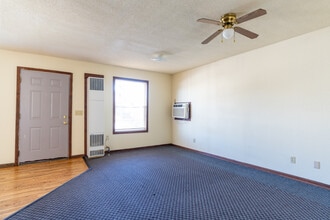 Smith and Royer Apartments in Macomb, IL - Foto de edificio - Interior Photo