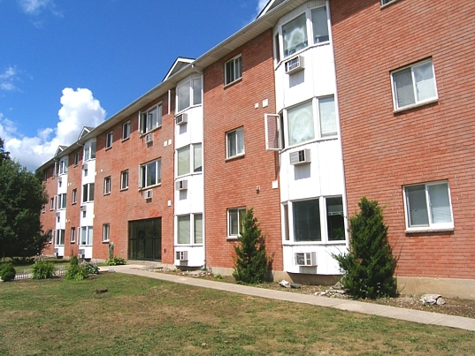 Orange Manor Apartments in Orangeville, ON - Building Photo