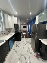 8819 S Escanaba Ave, Unit 2 in Chicago, IL - Foto de edificio - Building Photo