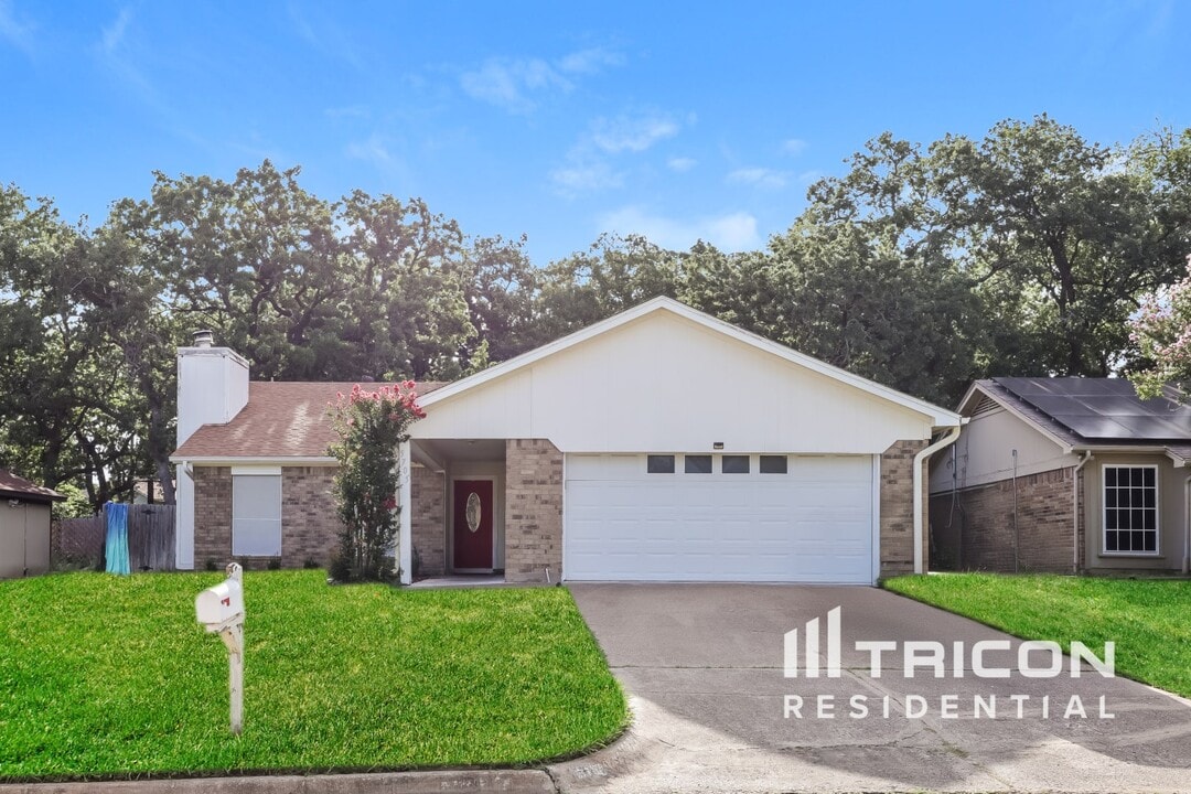 5705 Teal Ridge Dr in Arlington, TX - Building Photo