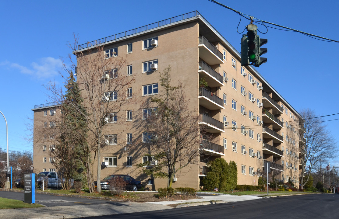 Newport Towers West in Harrison, NY - Building Photo