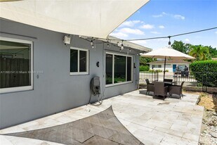 1812 NE 15th Ave in Fort Lauderdale, FL - Building Photo