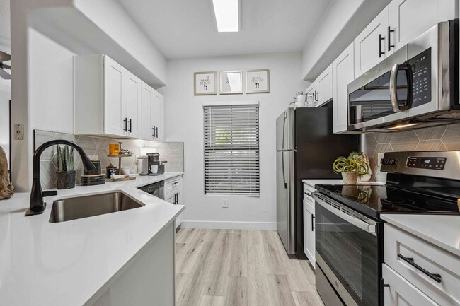 Lazo Apartment Homes in Chandler, AZ - Building Photo - Building Photo