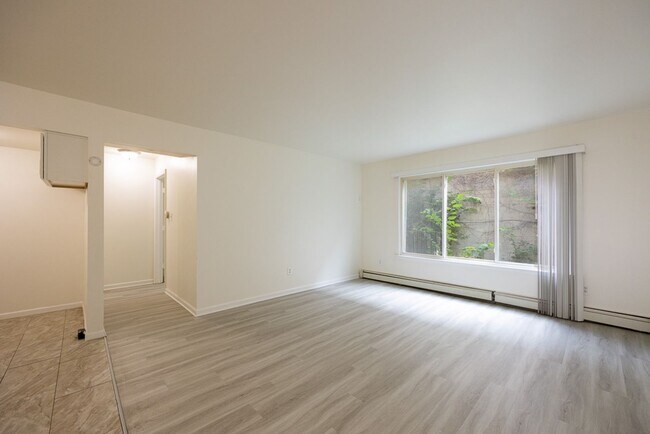 22330 W Warren Ave in Detroit, MI - Building Photo - Building Photo