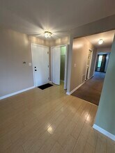 311 Sheffield Ct in Roselle, IL - Building Photo - Building Photo