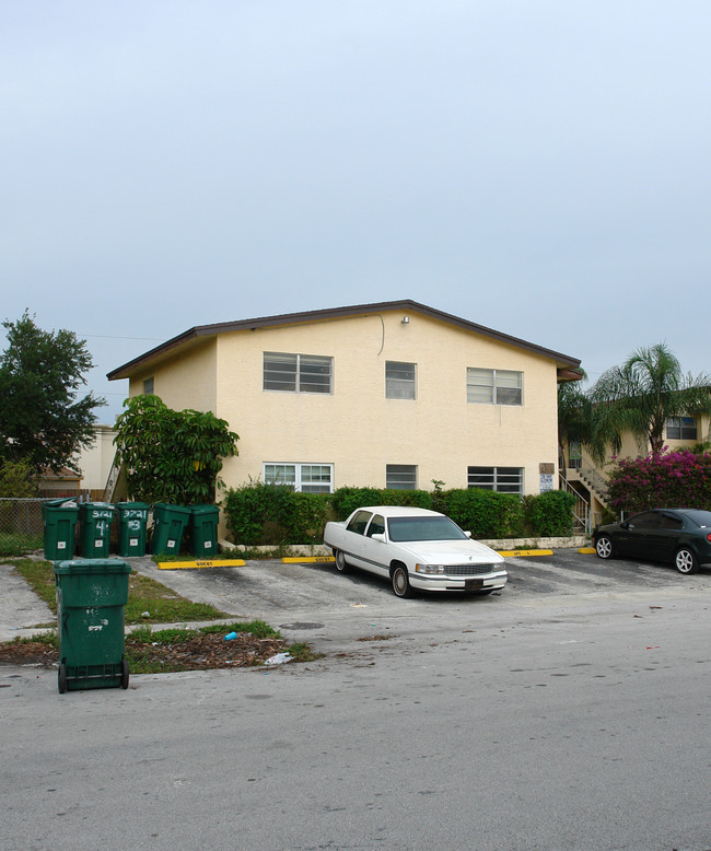 3721 60th Ave in Davie, FL - Building Photo - Building Photo