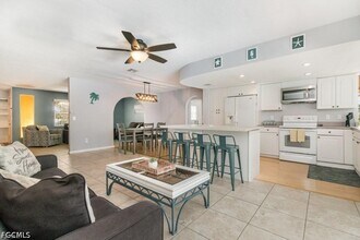 922 SE 25th Ln in Cape Coral, FL - Building Photo - Building Photo