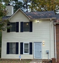 5600 Windwood Rd in Atlanta, GA - Building Photo