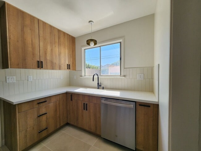 property at 337 N Gardner St