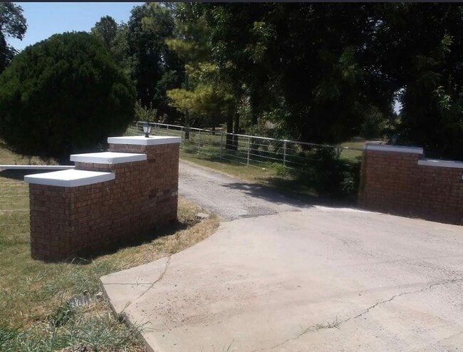 5401 SE Bishop Rd in Lawton, OK - Building Photo - Building Photo