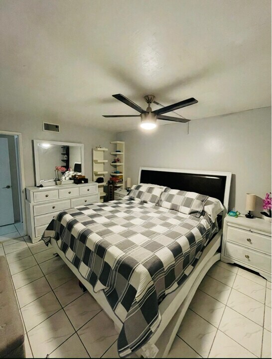 8883 Fontainebleau Blvd in Miami, FL - Building Photo