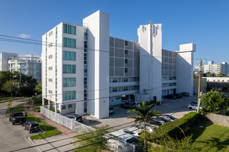 Vernon Arms Apartments in Miami Beach, FL - Building Photo - Building Photo