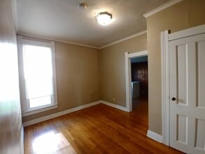 311 E 10th St in Bloomington, IN - Building Photo - Building Photo