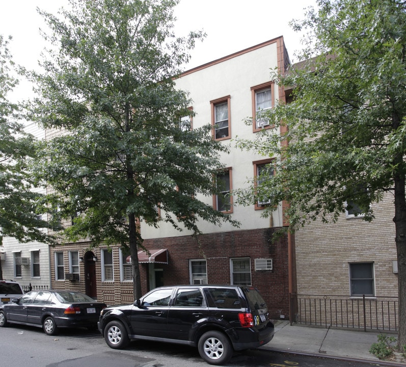 473 Humboldt St in Brooklyn, NY - Building Photo