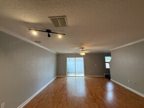 5068 Kingscrest Ln in Oviedo, FL - Building Photo - Building Photo